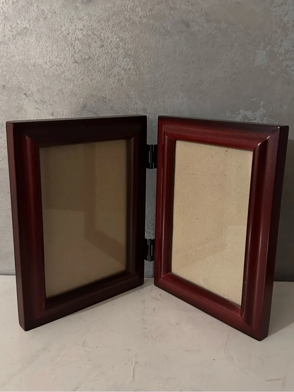 VINTAGE WOOD BI-FOLD PICTURE FRAME DARK CHERRY FITS 4X6 MADE IN THAILAND